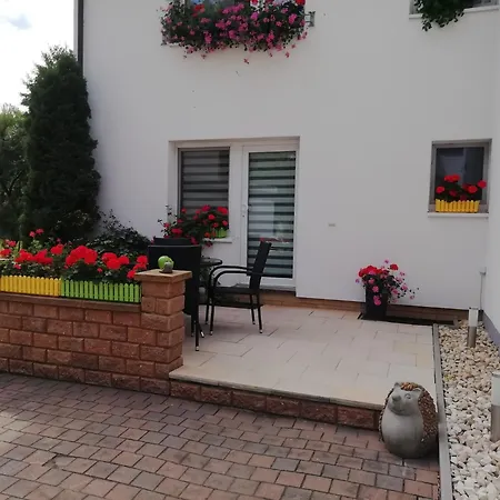 Charming With Terrace In דירה *