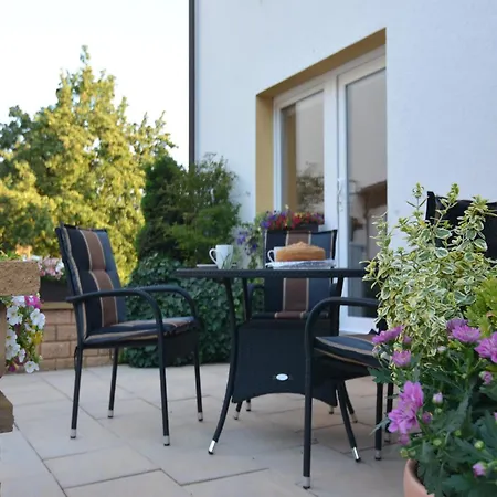 Charming With Terrace In דירה *